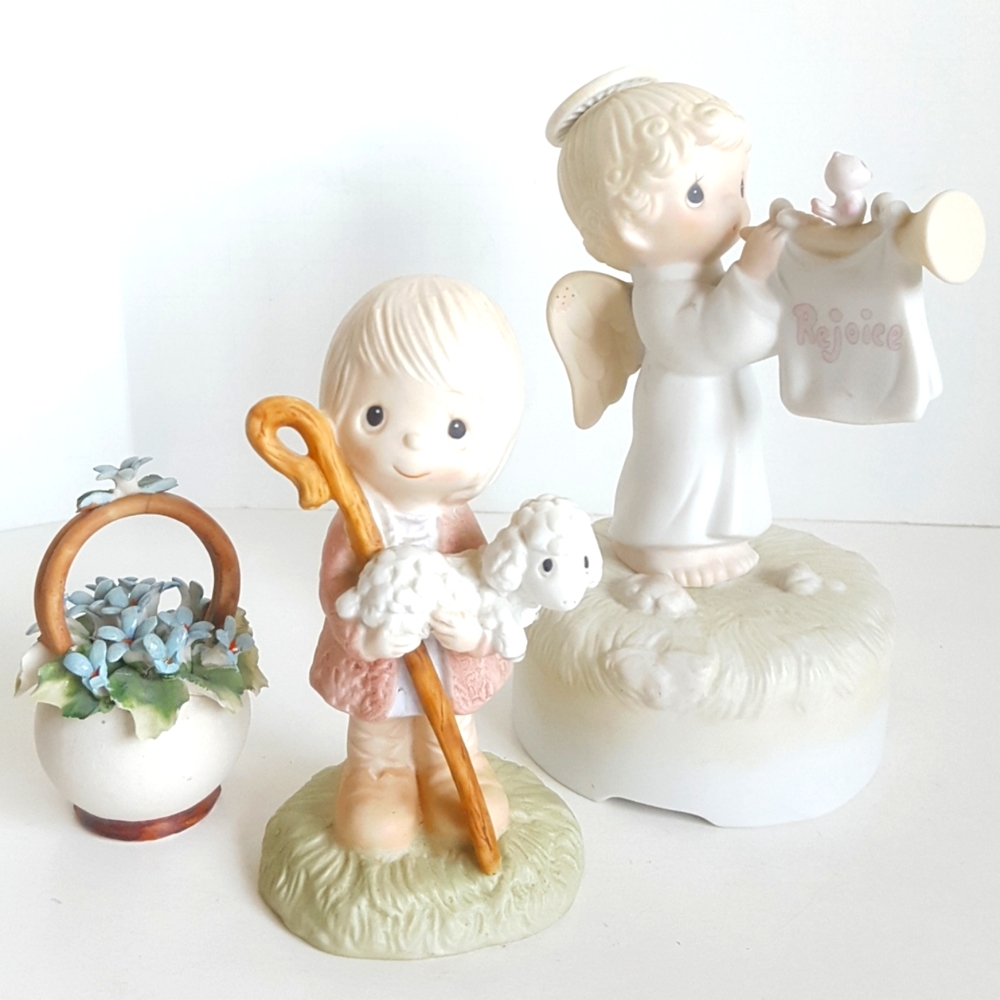 Precious Moments 1981 Music Box Rejoice Musical Ceramic Figurine Jonathon David